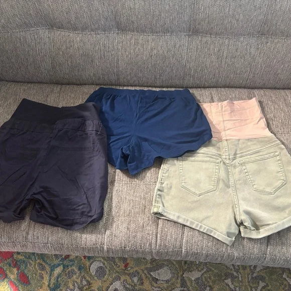 Size small bundle of maternity clothes. - Picture 13 of 13